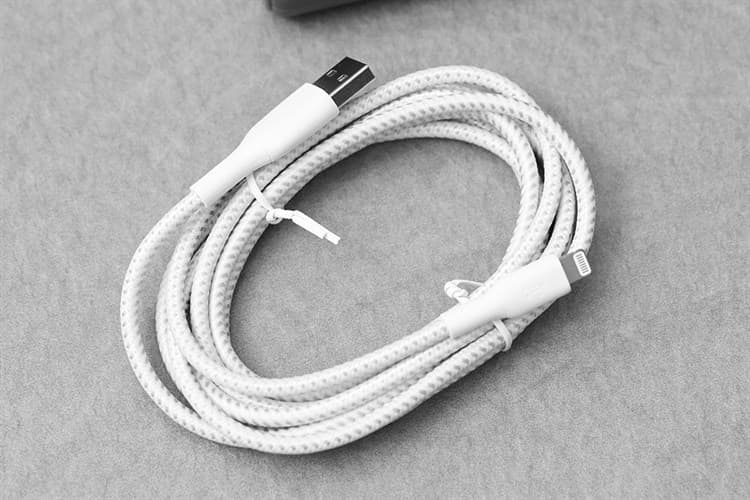 Ảnh Cáp Lightning MFI 2m Belkin CAA002